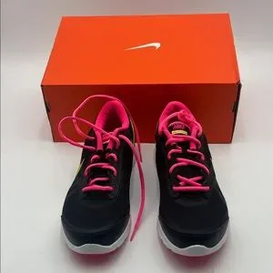 Nike Women's Black and Pink Athletic Shoes JUST DO IT BUY THEM NOW!!